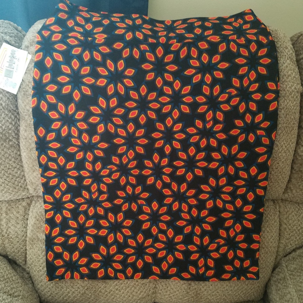 NWT'S Lularoe Cassie Pencil Skirt Size 2XL